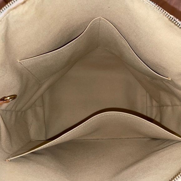 Louis Vuitton Totally MM - Picture 11 of 15